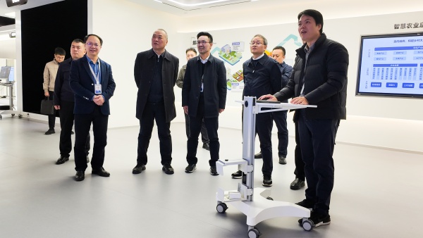 山西省農(nóng)業(yè)農(nóng)村廳黨組書記、廳長(zhǎng)孫京民一行蒞臨托普云農(nóng)調(diào)研考察